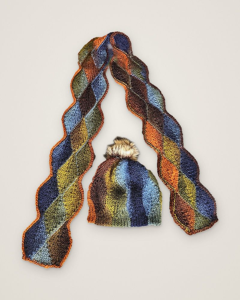 Woodlands hat & scarf set, flat